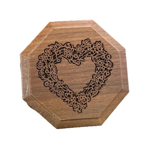 LASERCRAFT Santa Rosa California Heart Shaped‎ Wooden Jewelry Box VTG Small - Picture 2 of 5